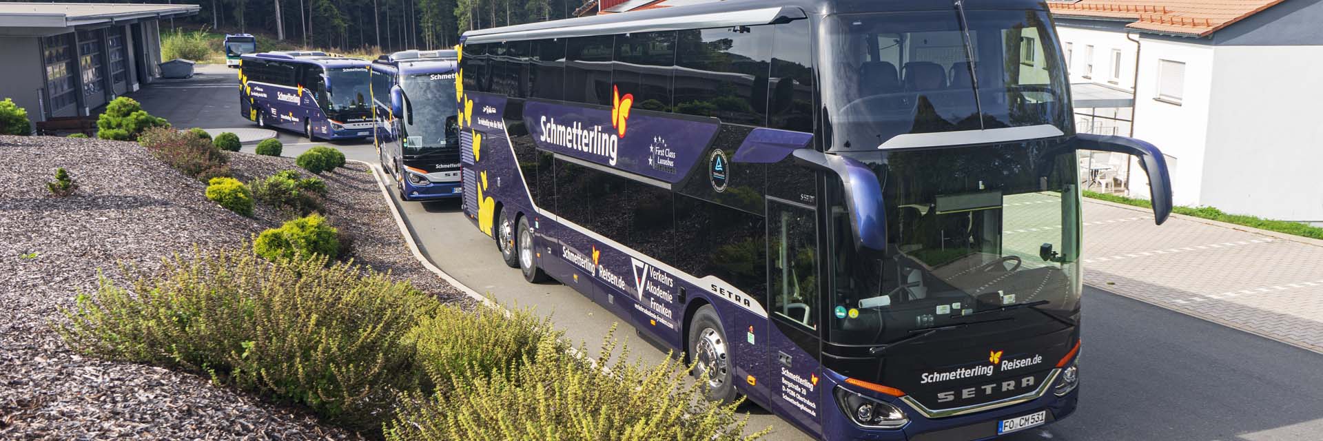 Busse fahren vom Betriebshof