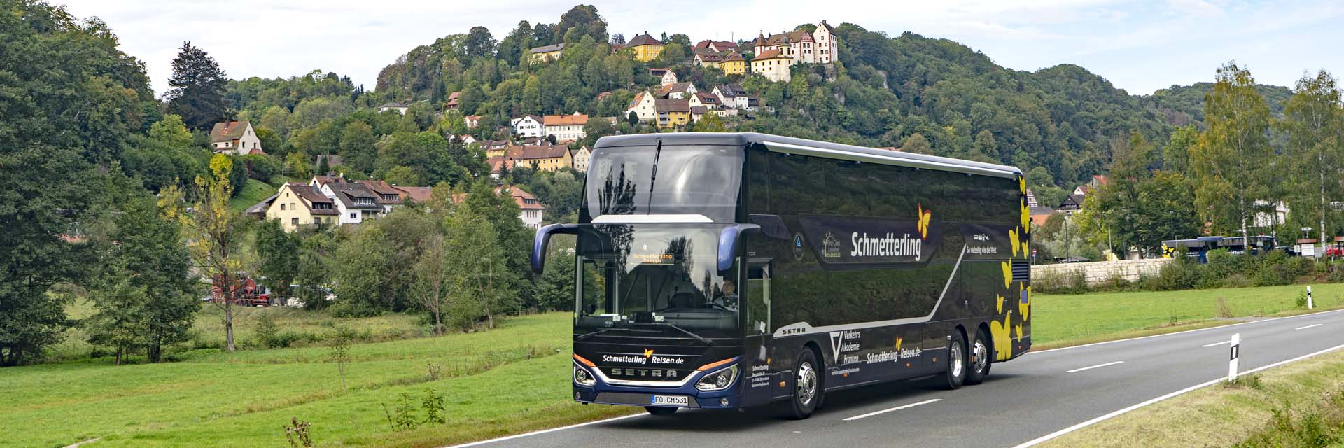 Bus vor Burg Egloffstein