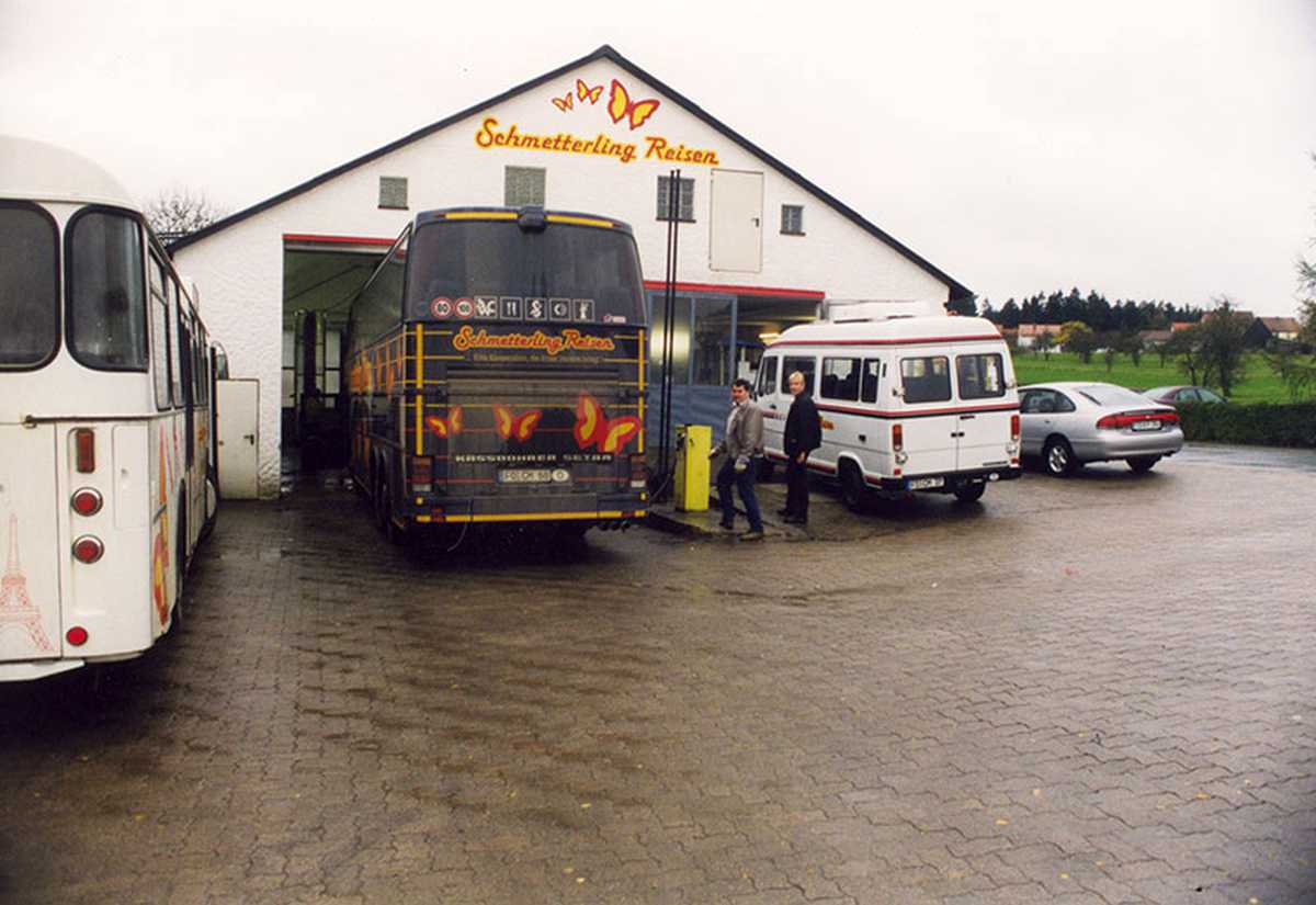 Historischer Reisebus auf früherem Betriebshof