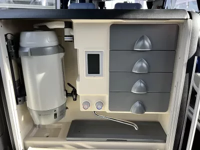 Reisebus innen Wasserkocher