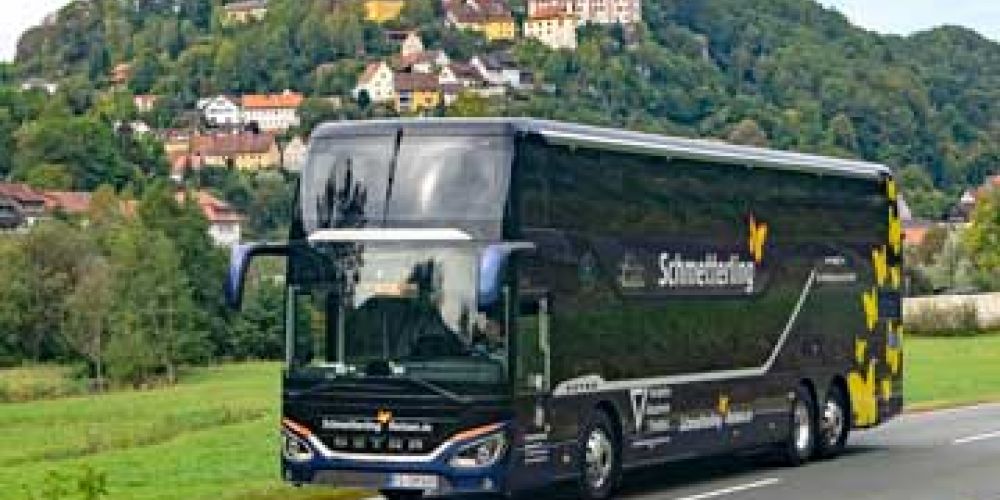 Bus vor Burg Egloffstein