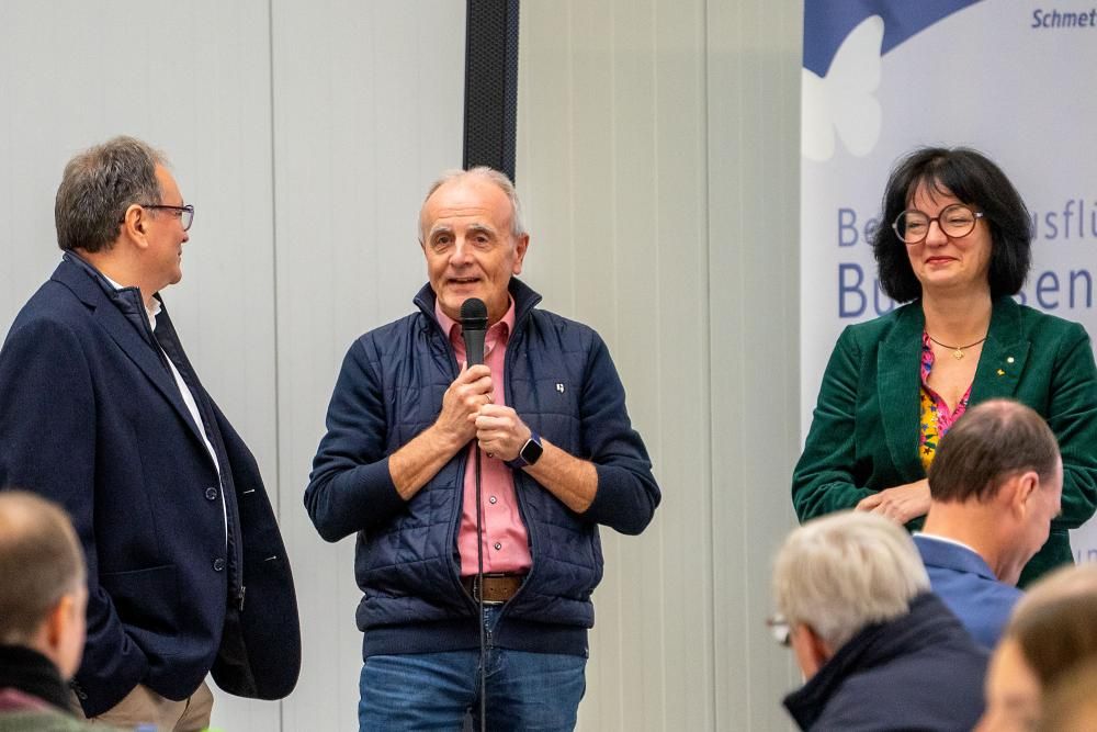Bussegnung - Feier in Busdepot mit Reden, Ehrengästen, Mitarbeitern